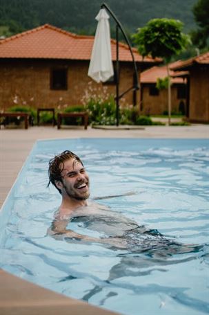 pool122.jpg
