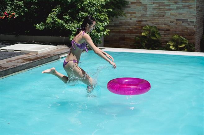 pool512.jpg